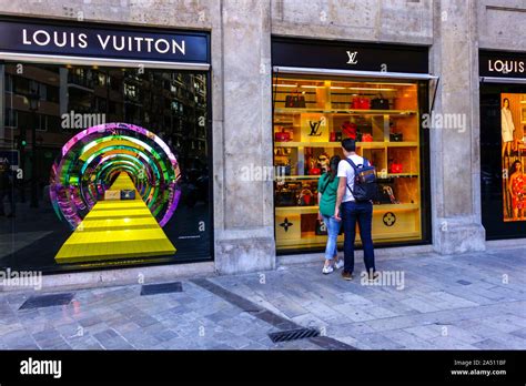 Find Louis Vuitton Stores in Spain/1000 .